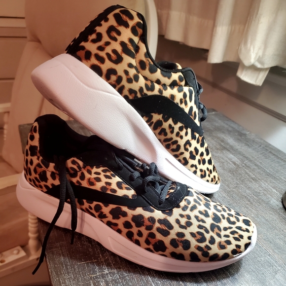 Women's Softwalk shoes by Trotters - Picture 4 of 4